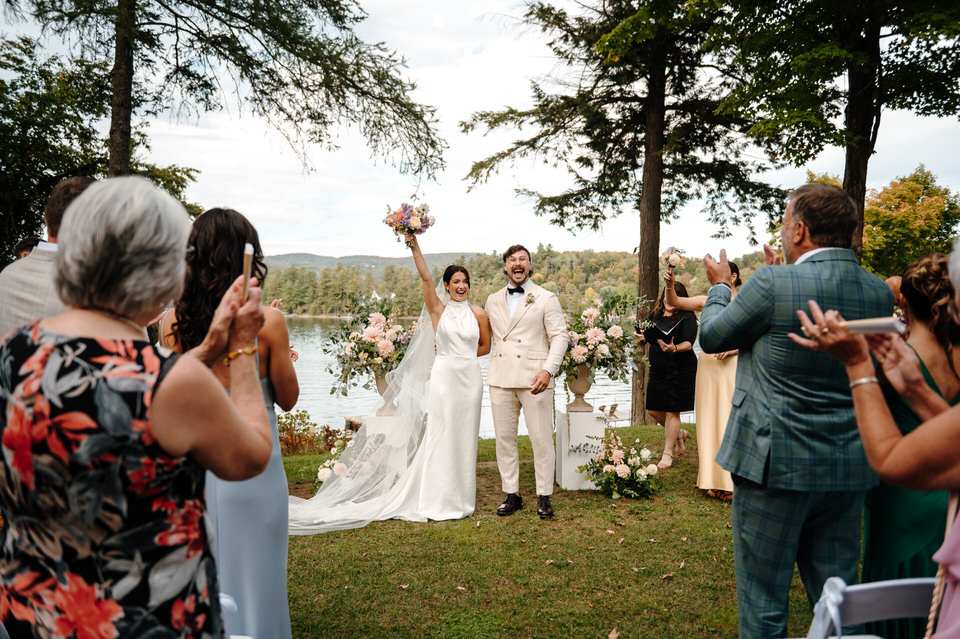 Mariage au Ripplecove Hotel & Spa – cérémonie extérieure