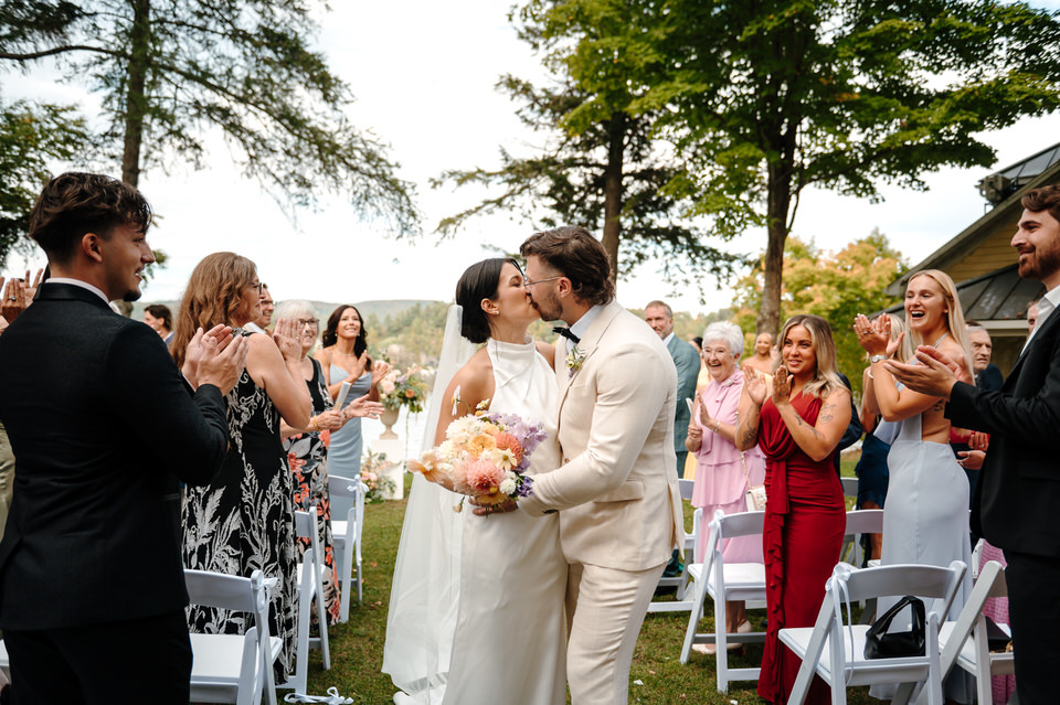 Mariage au Ripplecove Hotel & Spa – cérémonie extérieure