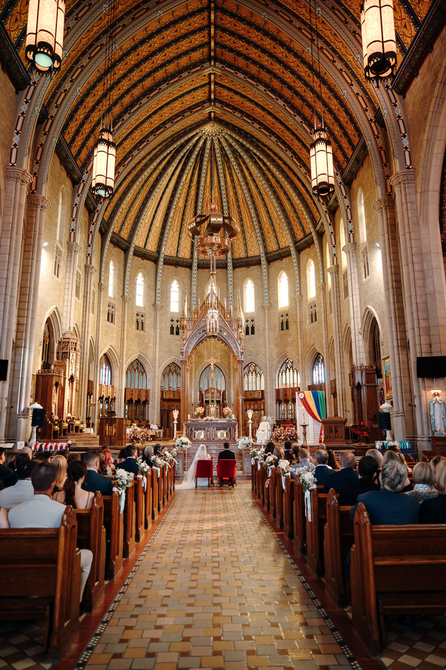 majestueuse basilique cathédrale Sainte-Cécile à Valleyfield, cérémonie de mariage