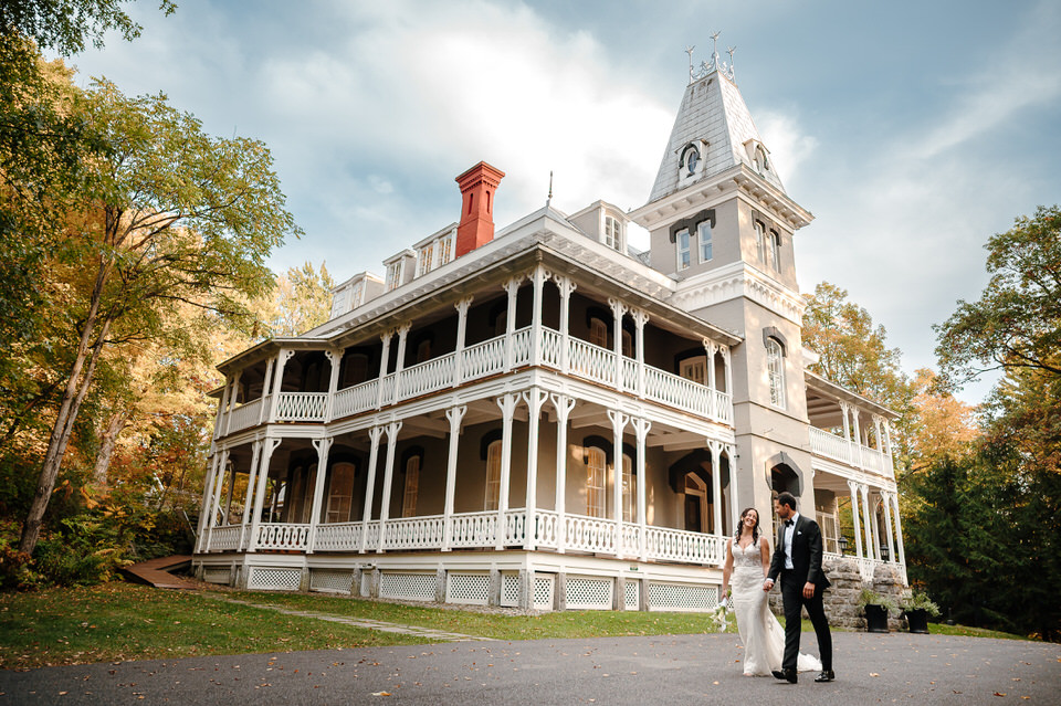 couple portraits Manoir Maplewood wedding