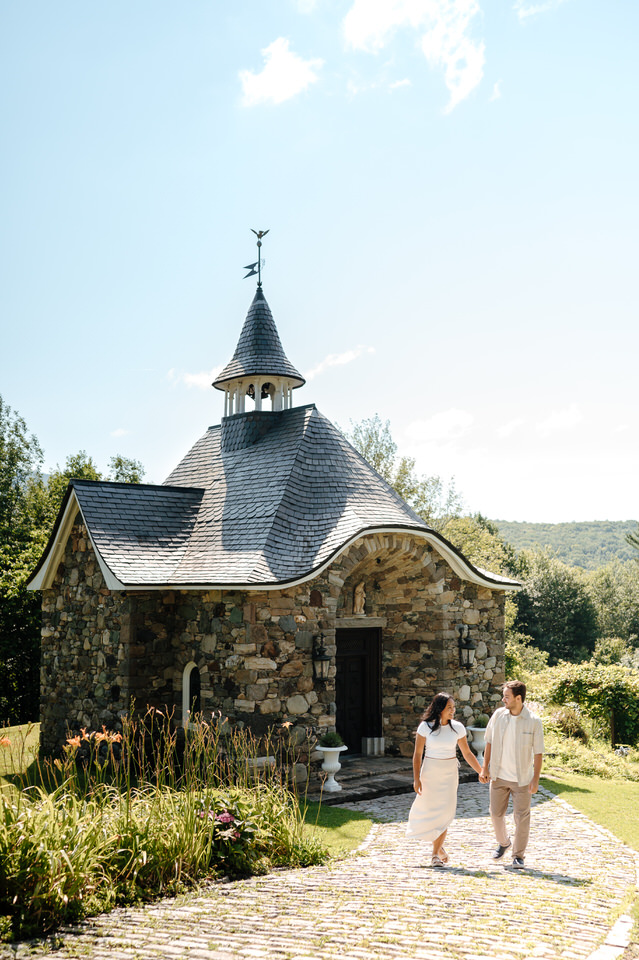 fiançailles au Château Ste-Agnès à Sutton. Photographe de mariage Estrie, Cantons-de-l'Est.