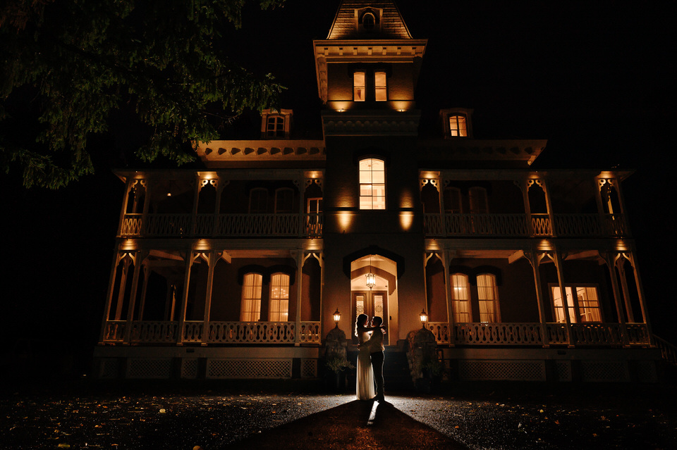 manoir maplewood by night