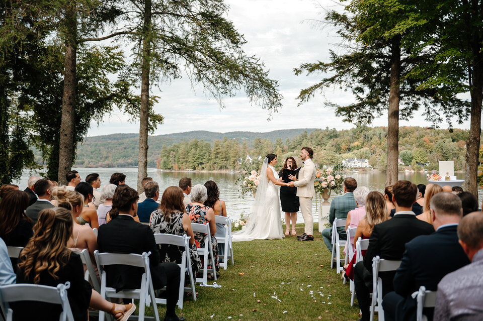 Cérémonie de mariage au Ripplecove Hôtel & Spa, par MUST Photographie
